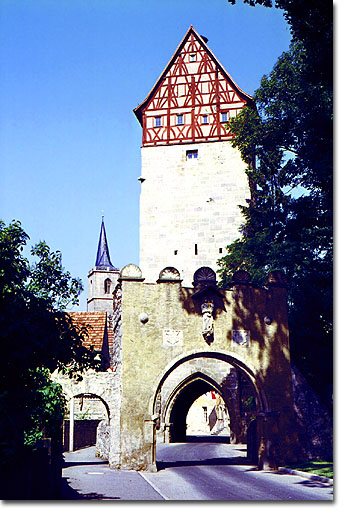 Das Jörgentor mit Fachwerkaufbau